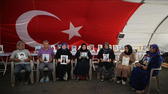 Terörsüz Türkiye'ye Diyarbakır annelerinden destek