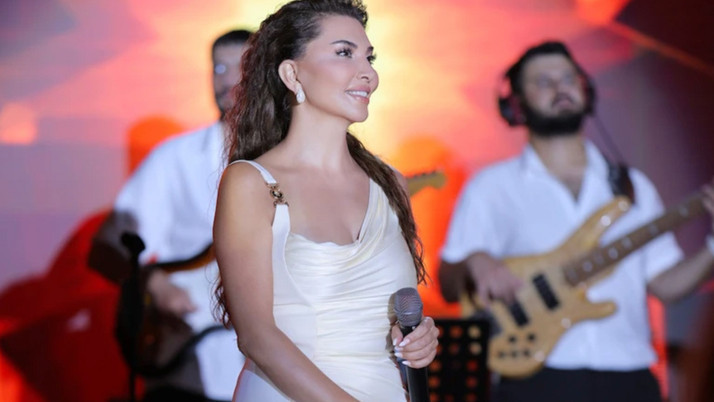 Ebru Yaşar Bodrum’da yaza “Merhaba” dedi!