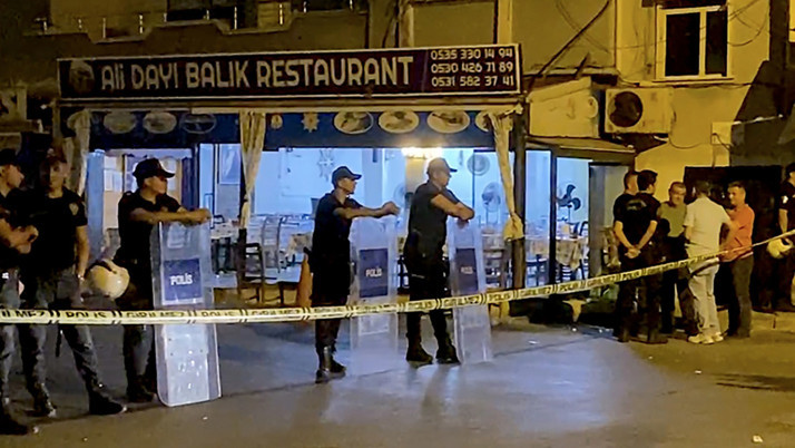 Restoranda hesap fazla geldi kavgası çıktı: 1'i ağır 7 yaralı