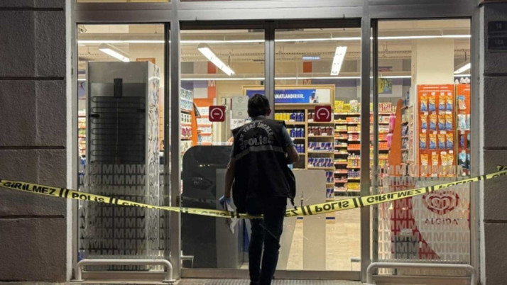 Markette sıra kavgası! Silahla 2 kişiyi yaraladı