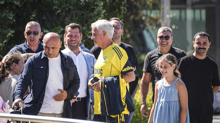 Fenerbahçe, yeni sezon hazırlıkları için Portekiz'e gitti
