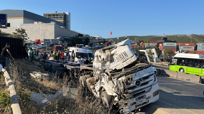 Kocaeli’de feci kaza: 5 ölü, 1 yaralı