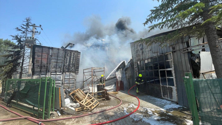 Bolu'da medikal fabrikasında korkutan yangın