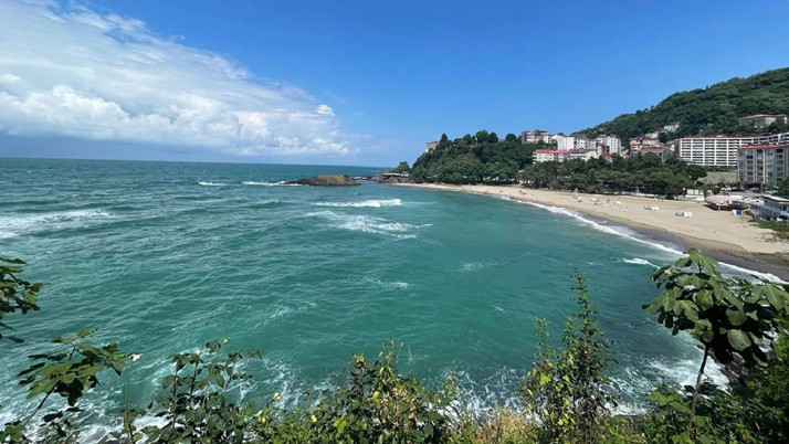 Giresun'da olumsuz hava koşulları etkiledi! Denize girmek yasaklandı...