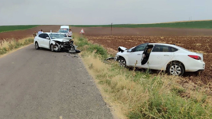 Diyarbakır'da iki otomobilin çarpıştığı kazada 4 kişi yaralandı