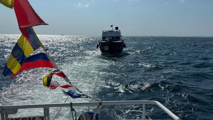 Kınalıada açıklarında sürüklenen tekne kurtarıldı