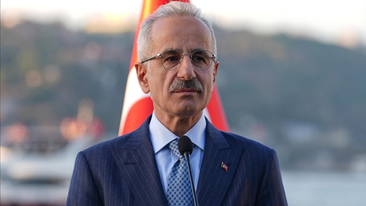 İstanbul Havalimanı'ndaki üçlü pist uygulaması! Bakan Uraloğlu: Rekor kırıldı