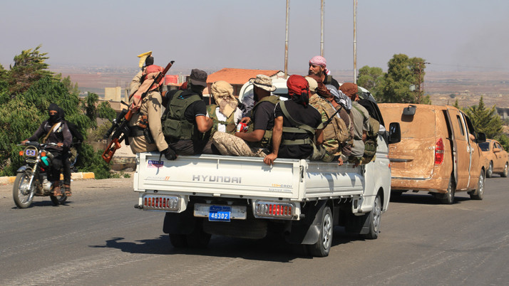 Süveyda kent merkezi ve kırsalında Dürziler ile Bedevi Araplar arasında şiddetli çatışmalar