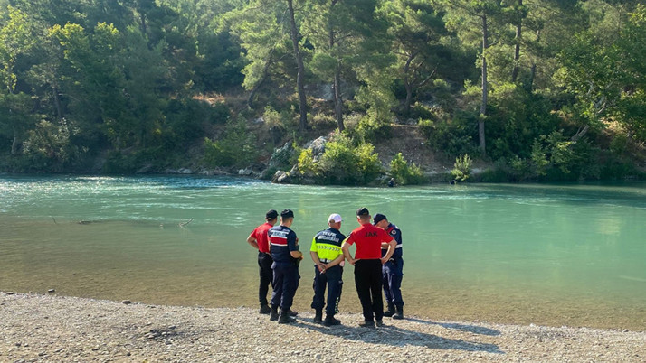 Irmakta akıntıya kapılan çocuk kayboldu