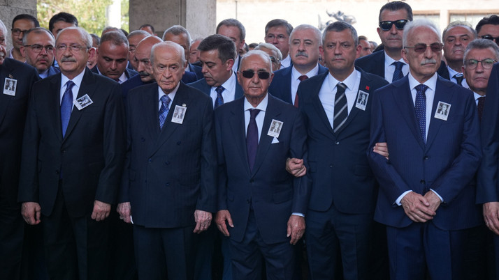 Altan Öymen'in cenaze töreninde muhalefet ve iktidar kol kola