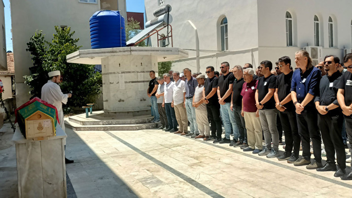 Yarış spikeri Esen Gök'ün cenazesi toprağa verildi