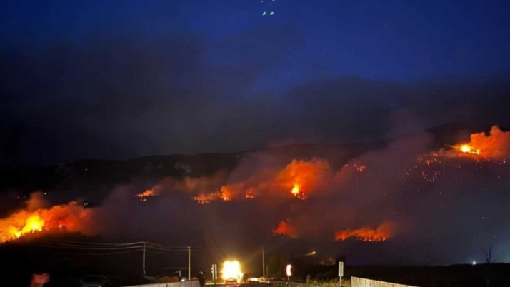 Sakarya’daki yangına havadan ve karadan müdahale sürüyor