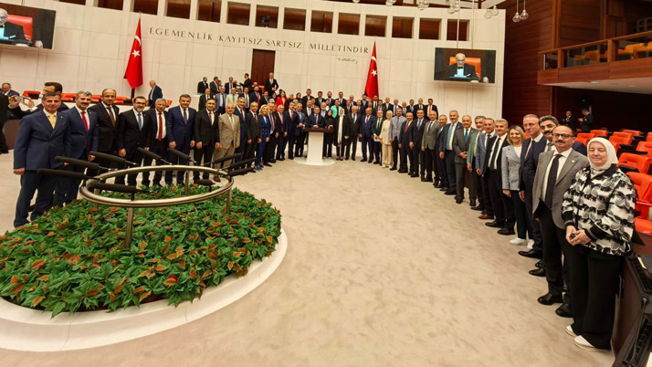 Meclis 1 Ekim tarihine kadar tatile girdi, vekiller hatıra fotoğrafı çektirdi