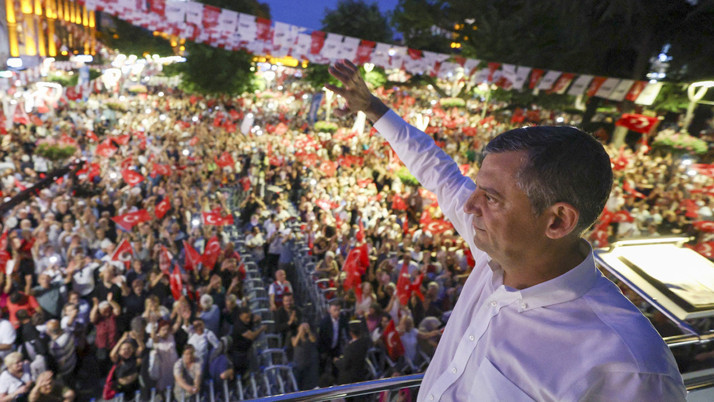 Özgür Özel'e kokudan yanaşılamıyor nedeni belli oldu CHP'liler Talat Atilla'ya söyledi