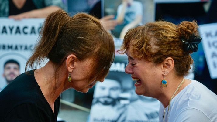 Mattia Ahmet Minguzzi'nin annesi Bakırköy'de oturma eylemi yaptı