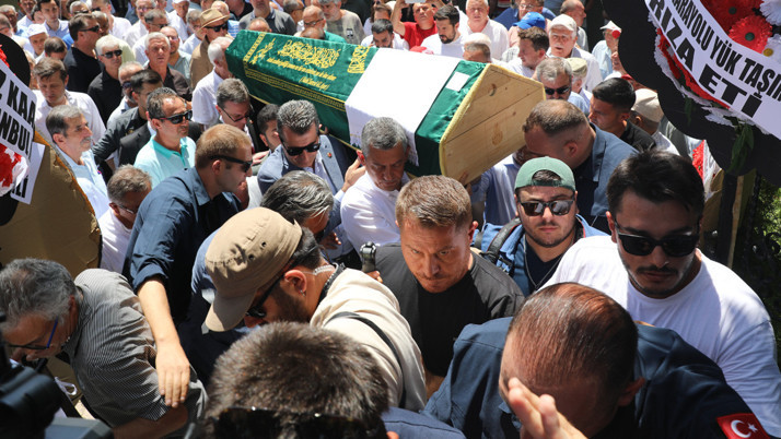 CHP Genel Başkanı Özgür Özel cenaze törenine katıldı