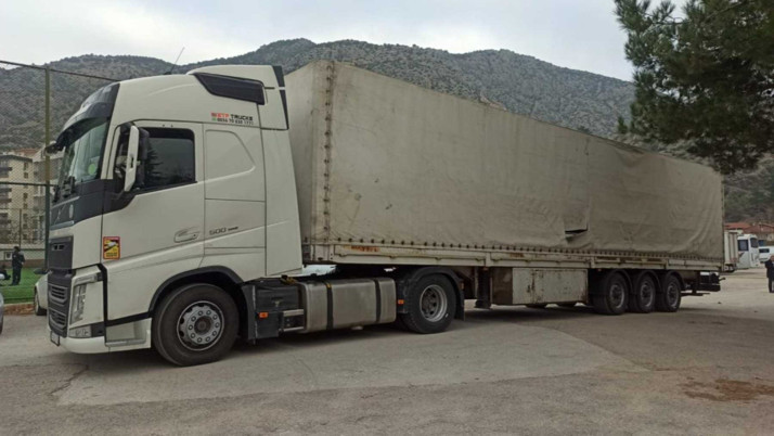 Erzurum’da tır dorsesinde 22 Afgan göçmen yakalandı