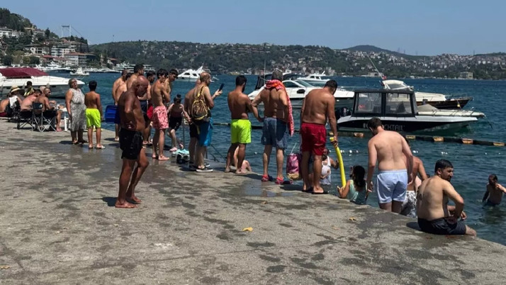 İstanbul'da sıcak havadan bunalanlar sahil ve parklara akın etti...