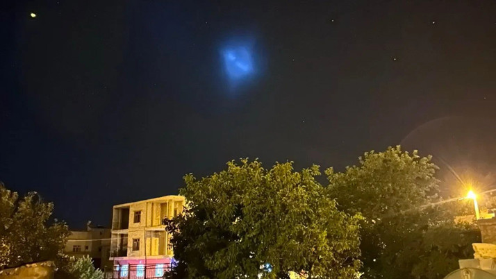 Bu mavi ışık neyin nesi? Dün gece Türkiye'nin her yerinde görüldü