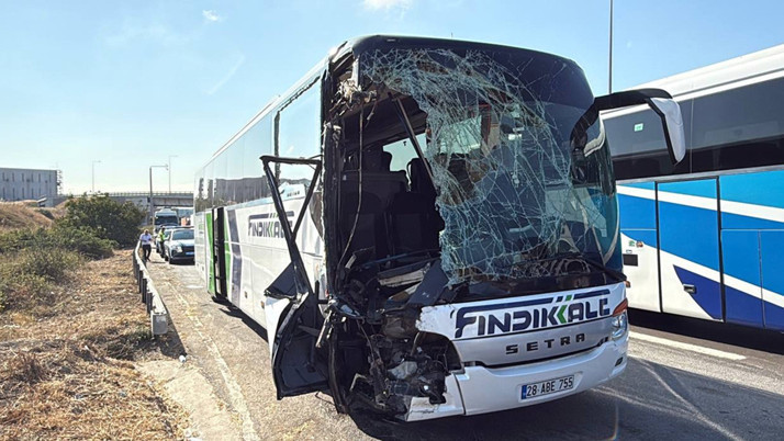 Anadolu Otoyolu'nda yolcu otobüsü kamyona çarptı! Yaralılar var