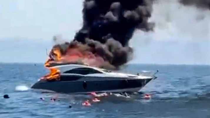 Kınalıada açıklarında tekne alev alev yandı