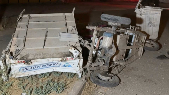 Elazığ'da motosiklet ile otomobil çarpıştı: 2'si ağır 3 yaralı