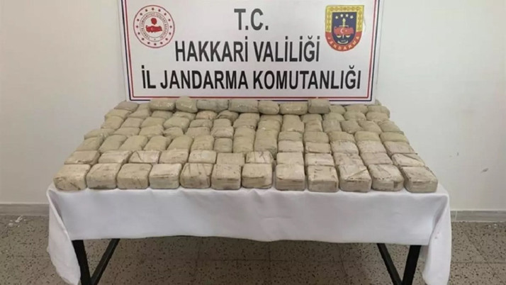 Hakkari'de kargoya verilen bavulda 17 kilo 780 gram uyuşturucu ele geçirildi...