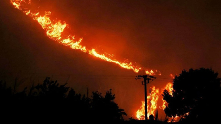 Sicilya'da yangın paniği! Turistler adayı terk etti