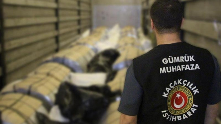 Ticaret Bakanlığı ekiplerinden kaçak oyuncak ve telefon operasyonu