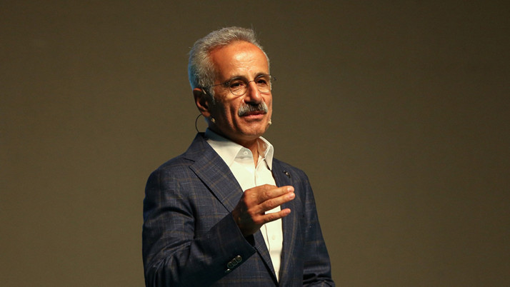 Bakan Uraloğlu açıkladı: İstanbul ve Antalya havalimanları rekor tazeledi
