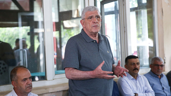 Müsavat Dervişoğlu'ndan orman yangınından etkilenen mahalleye ziyaret