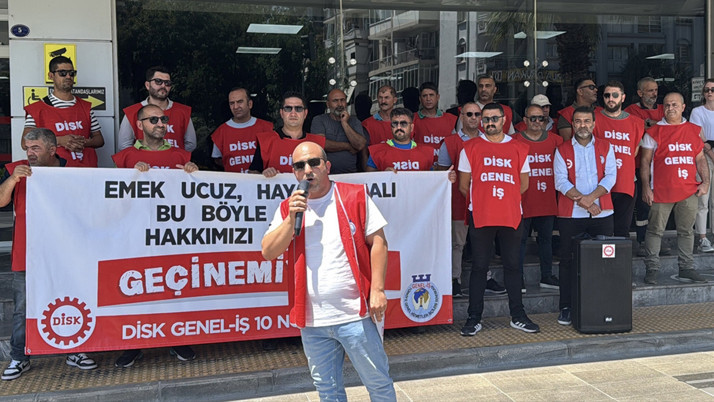 Karşıyaka Belediyesi'nde maaş isyanı işçilerden oturma eylemi