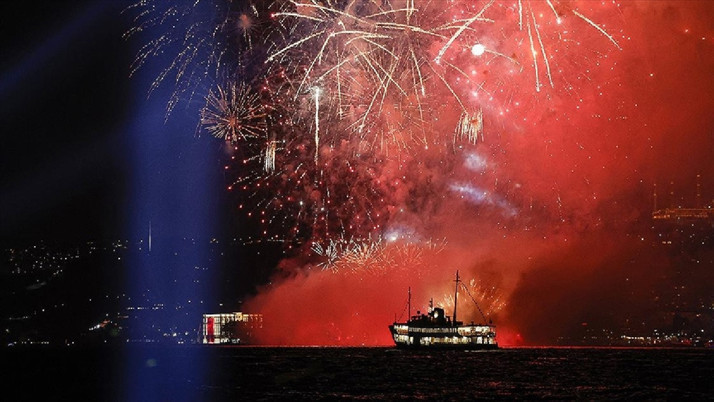 O tarihe kadar İstanbul'da havai fişek ile meşaleler yasaklandı