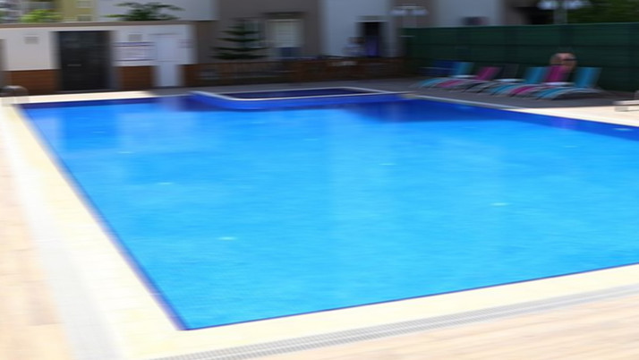Tatil yaptığı villanın havuzunda ölü bulundu!