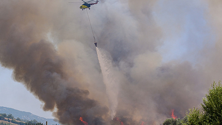 Alevler ormana sıçradı! Çok rüzgar var, ekipler bölgede...