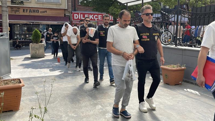 'Dublör' kullanarak 10 milyon liralık arsa vurgunu yaptılar