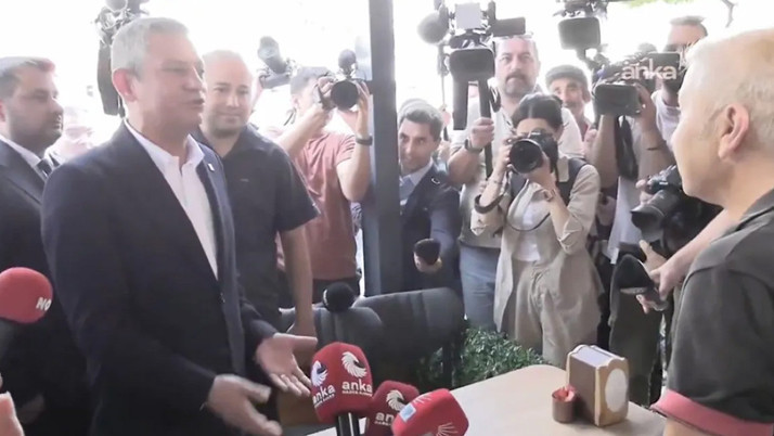 Eşinin emekli maaşını söylen Özgür Özel, 'şükür' diyen esnafa kızdı