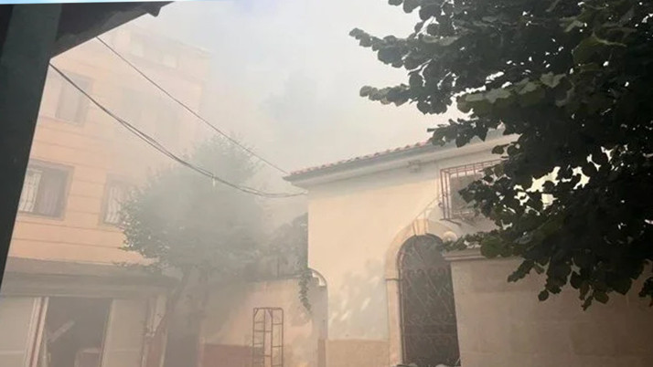 Fatih'te tarihi Tahta Minare Hamamı'nda yangın paniği