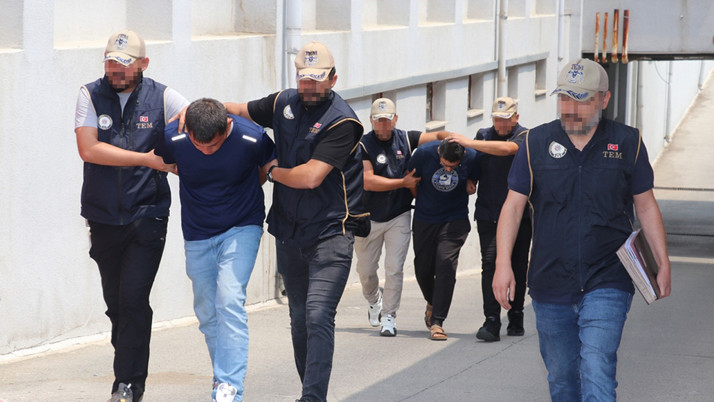 Adana'da FETÖ firarisi eski uzman çavuşlar yakalandı
