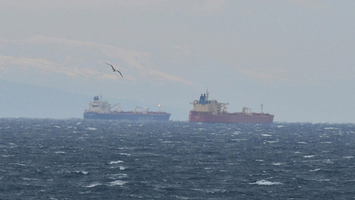 Mısır medyası: 107 ton yakıt taşıyan 2 tanker Gazze’ye girmek üzere