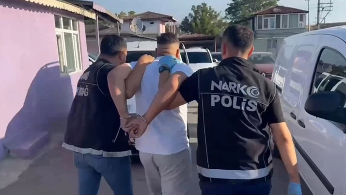 Bonzai içeceği pazarlayan torbacı operasyonla yakalandı!