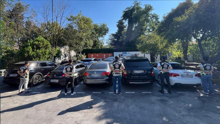 Konvoy yaparak trafiği engelleyen 9 sürücüye ceza