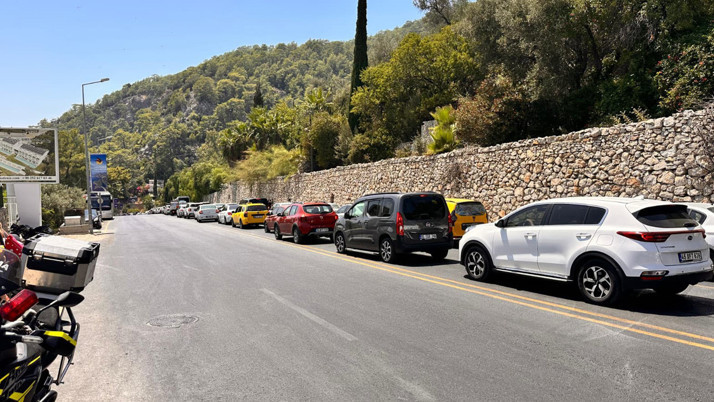 Fethiye-Ölüdeniz kara yolunda tatilci yoğunluğu! 3 kilometrelik kuyruk oluştu