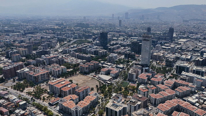 İzmirliler su kesintisine karşı depo ve kovalarla tedbir aldı