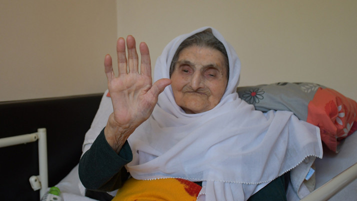 Torununun torununu gördü! Hatice nine 106. yaşını kutladı: Uzun ömrünü bakın neye borçlu...