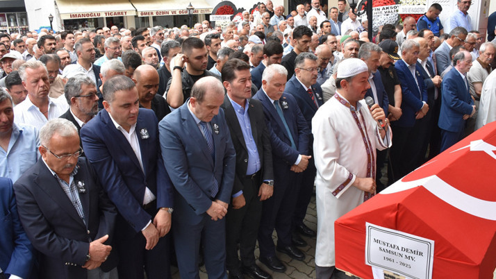 Eski bakan Mustafa Demir'in cenazesi toprağa verildi