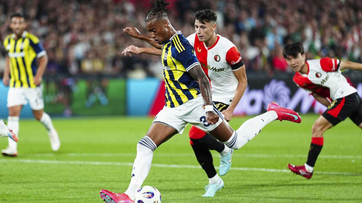 Fenerbahçe Hollanda'da uzatmalarda yıkıldı