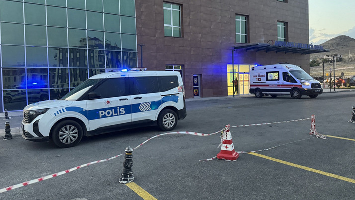 Niğde'de iş yerine silahlı saldırı: 8 yaşındaki çocuk vuruldu