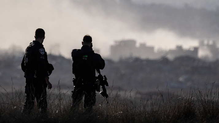 Filistin topraklarını gasbeden İsrailliler Batı Şeria'da iki Filistin köyüne saldırdı