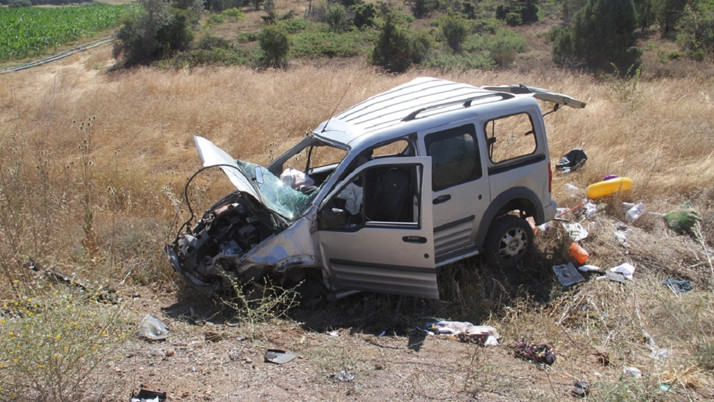 Konya'da feci kaza! Direğe çarpan otomobildeki 5 kişi yaralandı...